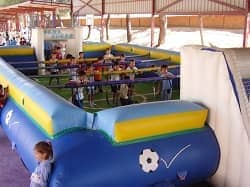futbolin humano hinchable